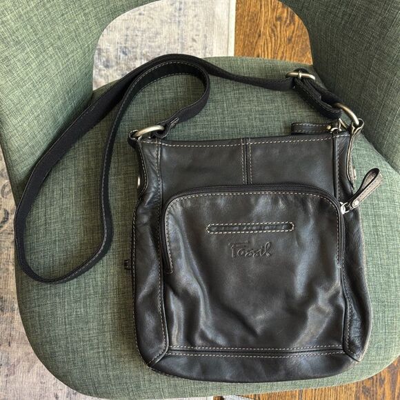 Fossil Vintage Black Leather Messenger crossbody shoulder Bag purse Classic EUC - Picture 1 of 12